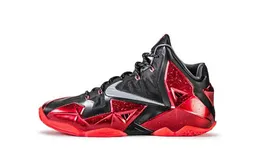 LeBron James n’arrive pas à jouer avec la LeBron XI !