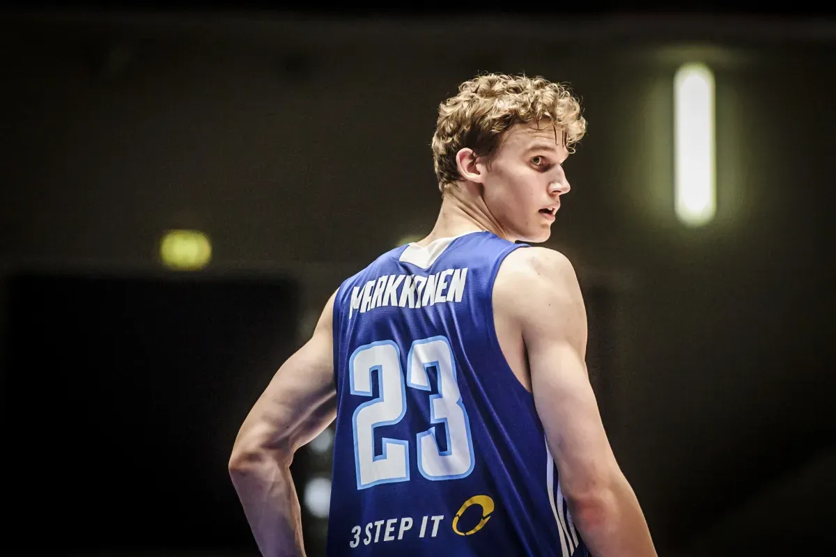 Lauri Markkanen avec la Finlande (crédit photo : FIBA)