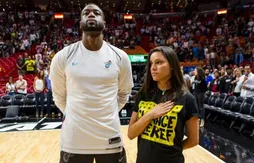 Dwyane Wade à la rencontre des lycéens touchés par la tuerie de Parkland