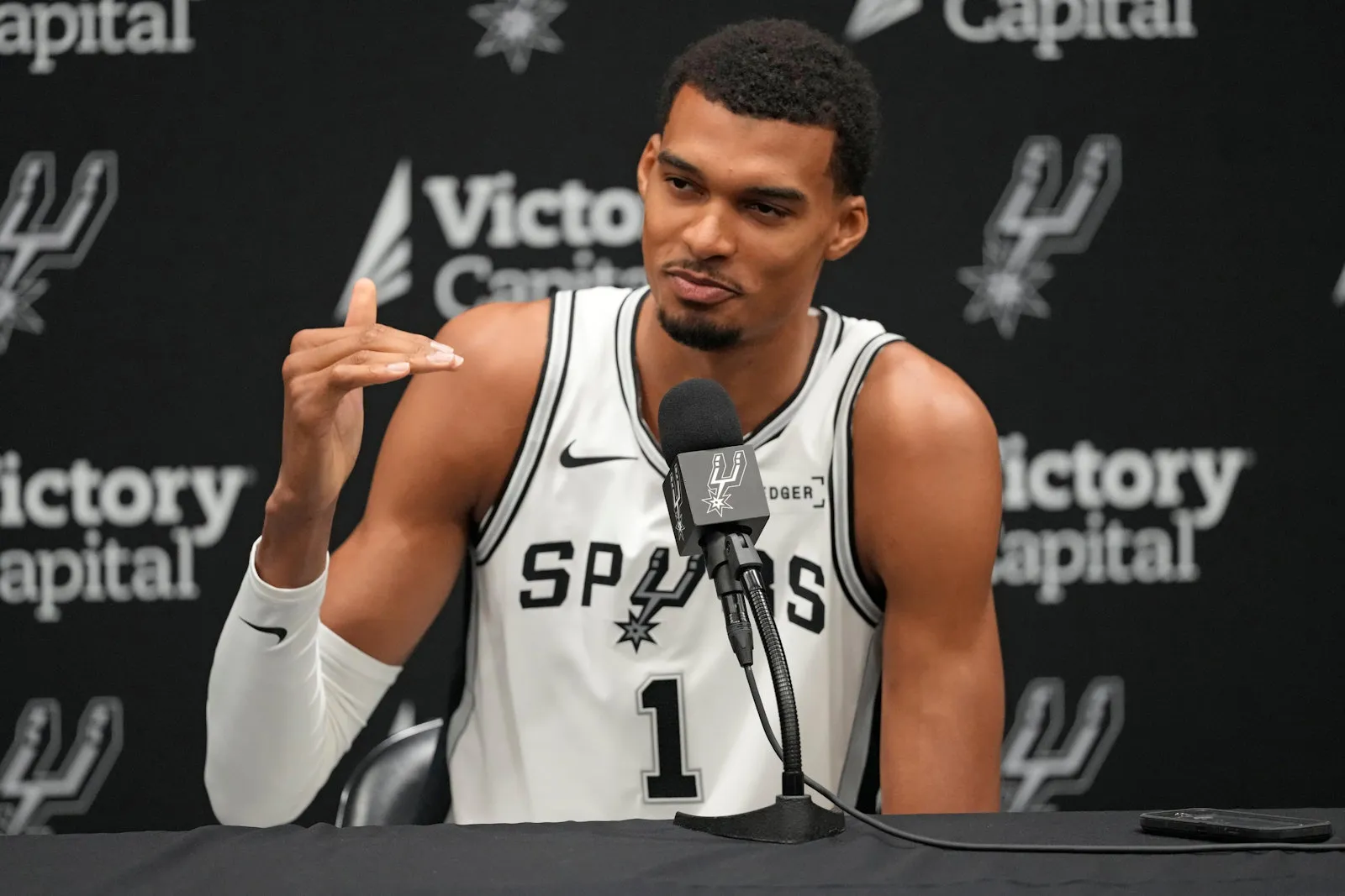 victor wembanyama taille