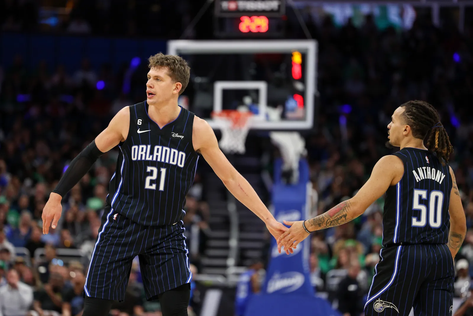 Moe Wagner et Cole Anthony
