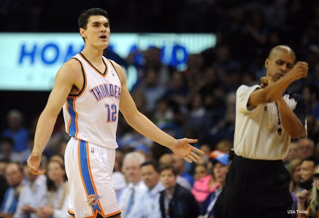 Steven Adams joue comme Wilt Chamberlain... en présaison !