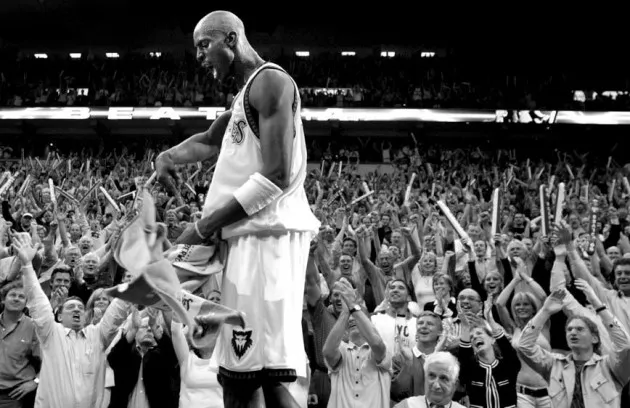 kevin-garnett_wolves-kings_game-7_051904