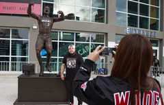 Pourquoi les statues de joueurs leur ressemblent-elles parfois si peu ?