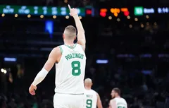 Kristaps Porzingis sur le pont pour le Game 3