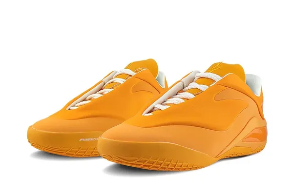 La SHAI 001 « Lace Up OX » passe à l’orange