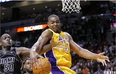 Andrew Bynum s’entraîne dans les infrastructures des Lakers
