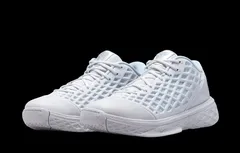 La Kobe 3 Low passe en mode « Pure Platinum »
