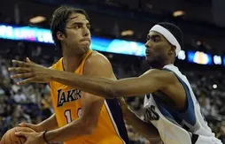 Les champions débutent par une large défaite