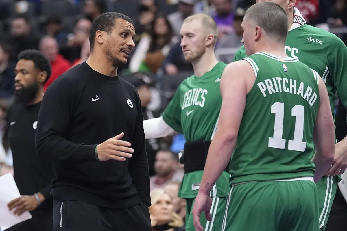Joe Mazzulla (Celtics) contre les Raptors