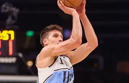 Bogdan Bogdanovic aux côtés de Stephen Curry, Kyle Korver et Damian Lillard