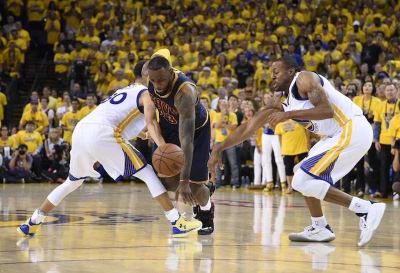 Le MVP de la nuit :  LeBron James au four et au moulin