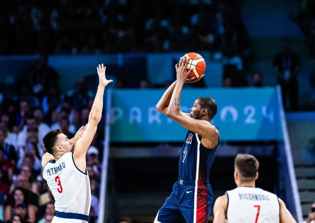 Kevin Durant avec la Serbie