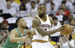 LeBron James explique pourquoi il a retiré son bandeau…