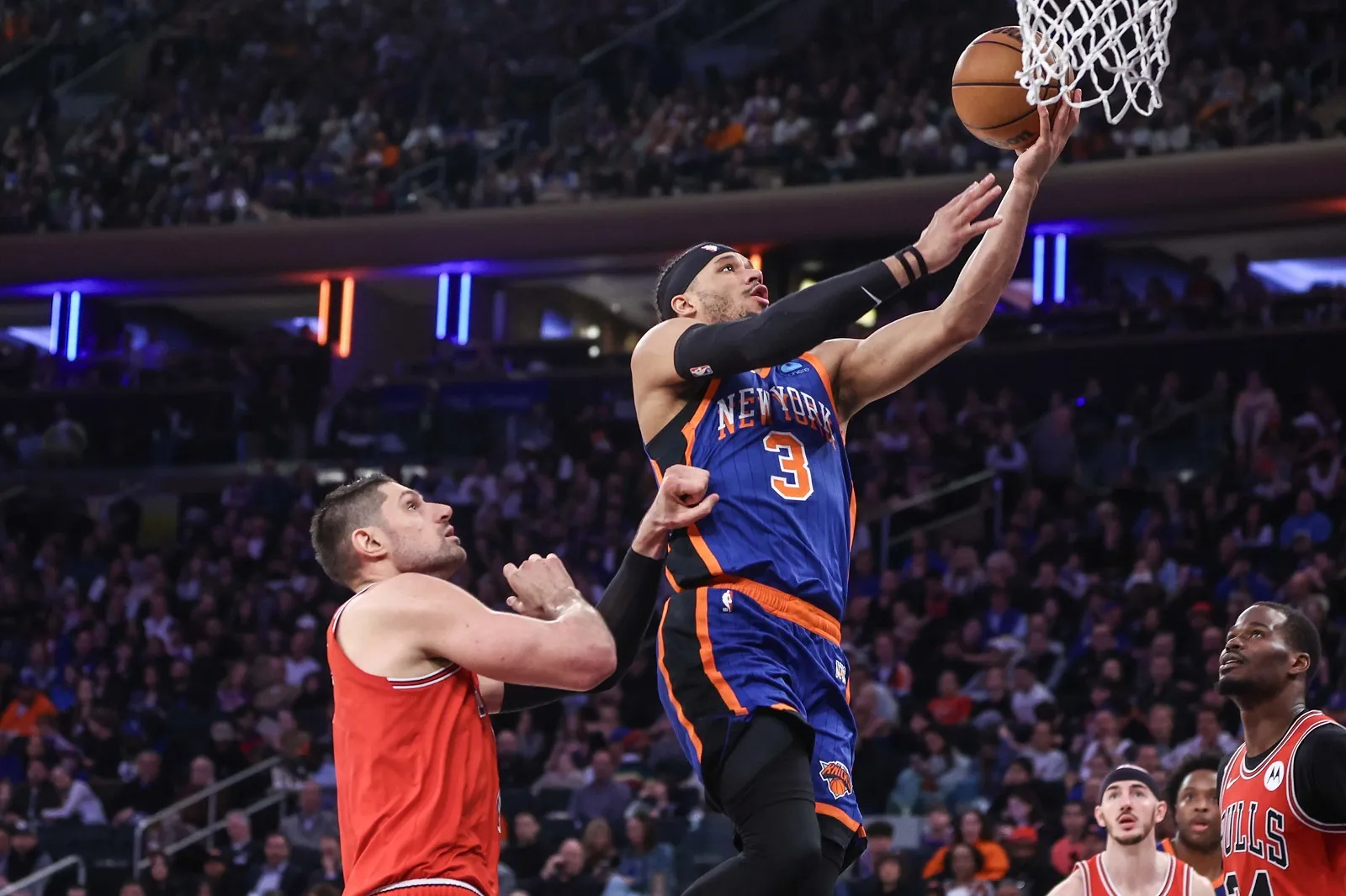 Josh Hart (Knicks) face à Nikola Vucevic (Bulls)