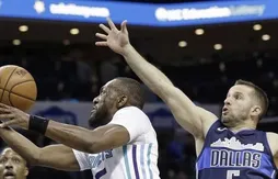 Les Mavericks résistent au show de Kemba Walker