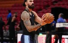 De retour à l’entraînement, Steven Adams se montre avec les Rockets