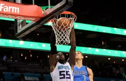 Les Hornets galèrent pour repousser les Mavs