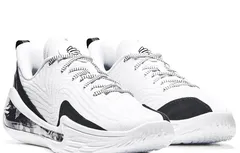 Un coloris “Shooting Star” pour la Curry 12