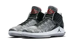 La Air Jordan 32 met les pieds dans le ciment