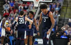 Pas de triplé mais une sortie avec “honneur” pour UConn