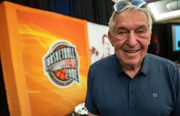 À Phoenix, une statue de Jerry Colangelo attend d’être installée