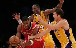 Le 30 mars 2007, Yao Ming arbitre le duel Kobe Bryant – Tracy McGrady