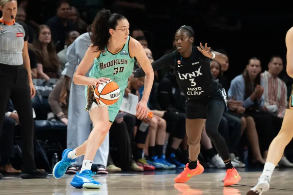 Breanna Stewart impériale, le Liberty frappe fort chez les Lynx