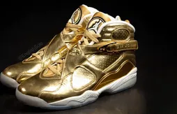 Une Air Jordan 8 “Gold” pour Drake
