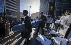 Cercueil, remboursements, colère… Les fans des Mavericks pris dans la tempête Luka Doncic