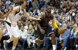 LeBron James et les Cavs ridiculisent les Mavericks