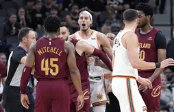 Une histoire de coudes entre Donovan Mitchell et Zach Collins