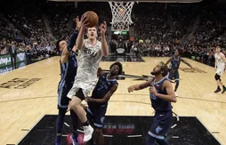 Remis sur pied, Jakob Poeltl se prépare pour la reprise… ou la free agency