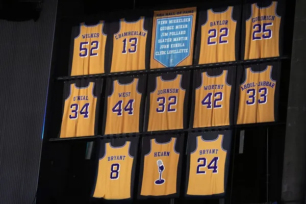 De Michael Jordan à Kobe Bryant : tous les maillots retirés en NBA