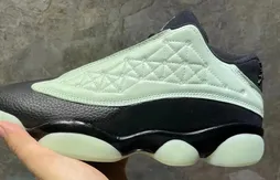 Une Air Jordan 13 phosphorescente