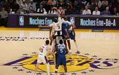 Glouton, Anthony Davis porte les Lakers face aux Wolves