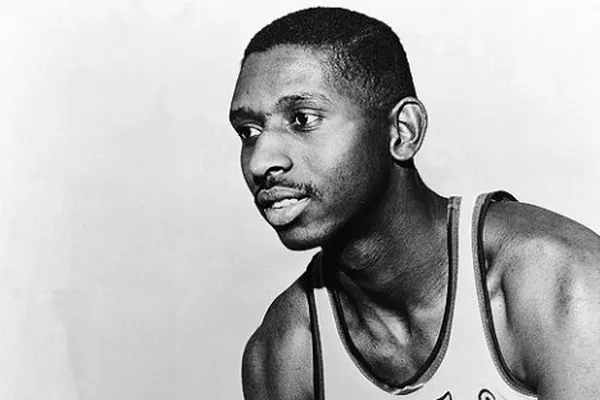 Il y a 75 ans, Earl Lloyd devenait le premier joueur noir en NBA