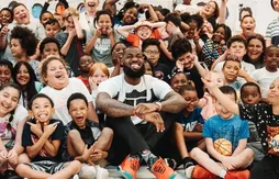 Quand LeBron James rend une visite surprise aux élèves de son école