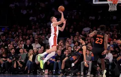 Nikola Jovic en chute libre