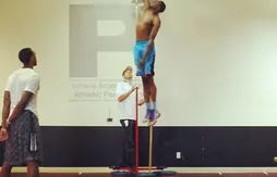 Jeremy Evans (Utah Jazz) bat le record du saut le plus haut