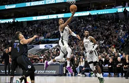 Giannis Antetokounmpo (48 points) et les Bucks renversent Dallas