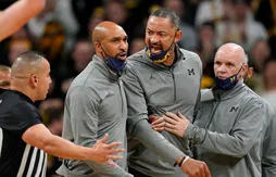 NCAA | Juwan Howard s’en prend à un assistant adverse et déclenche une bagarre générale
