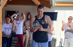 “Je suis bourré, je ne peux pas faire d’interview” : dans les coulisses de la remise du trophée de MVP à Nikola Jokic