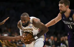 LeBron James prend feu pour repousser les Kings