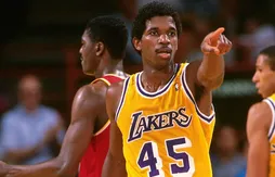 Le 18 avril 2001, A.C. Green joue son 1 192e match consécutif