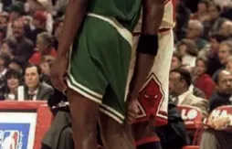 La photo du jour : Michael Jordan baisse le short de Dominique Wilkins