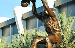 Shaquille O’Neal honoré par LSU avec une statue somptueuse