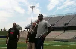 Apparition surprise de LeBron James à Akron