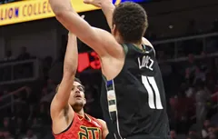 Au buzzer, Trae Young joue encore les héros pour faire tomber l’équipe C des Bucks