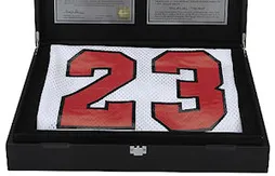 Qui veut le maillot du premier match de Michael Jordan ?